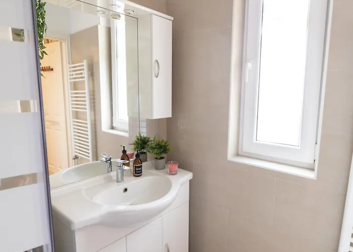 Location, Quiet And Cozy Ideal To Relax Or Work Bécs